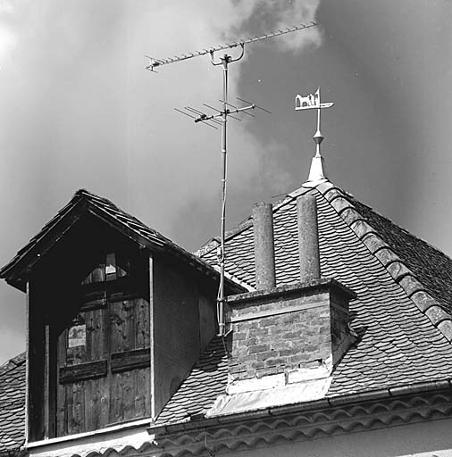 Maison rue de Chaillol (parcelle 1609). Girouette représentant un maréchal-ferrant.