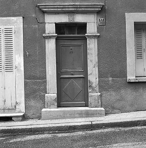 Maison, rue de Chaillol (parcelle 540). Porte datée de 1836.