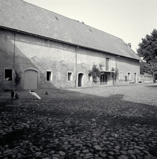 Le bâtiment d'exploitation en retour. Vue prise de l'ouest.