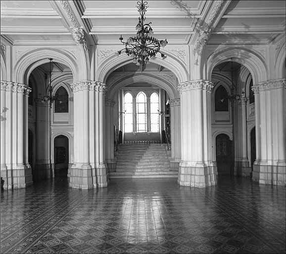 Rez-de-chaussée. Vestibule, vue prise vers l'escalier.