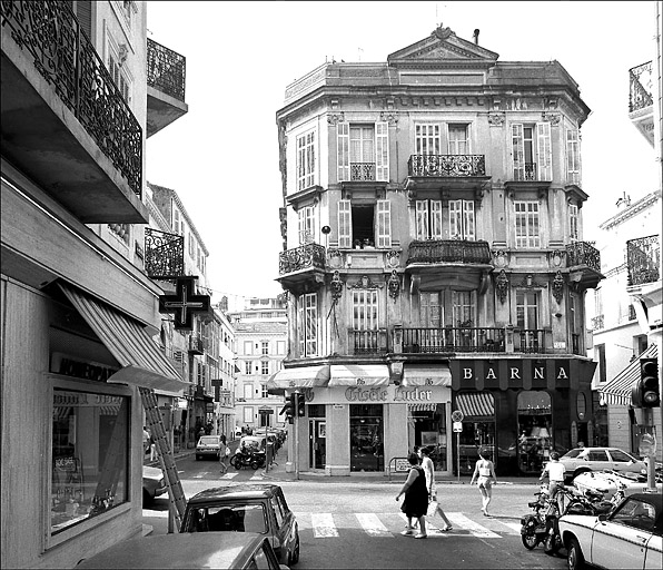 Théâtre ; immeuble dit la Guitare