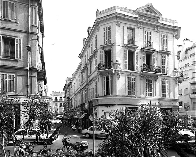 Théâtre ; immeuble dit la Guitare