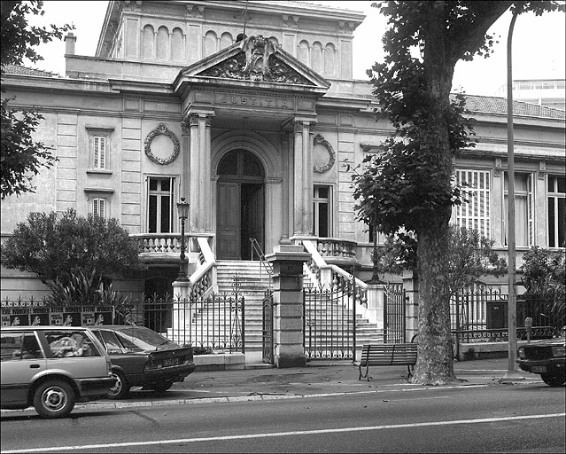 Façade antérieure. Entrée.