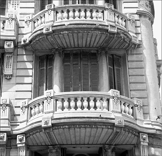 Façade sud. 3e niveau. 4e travée.