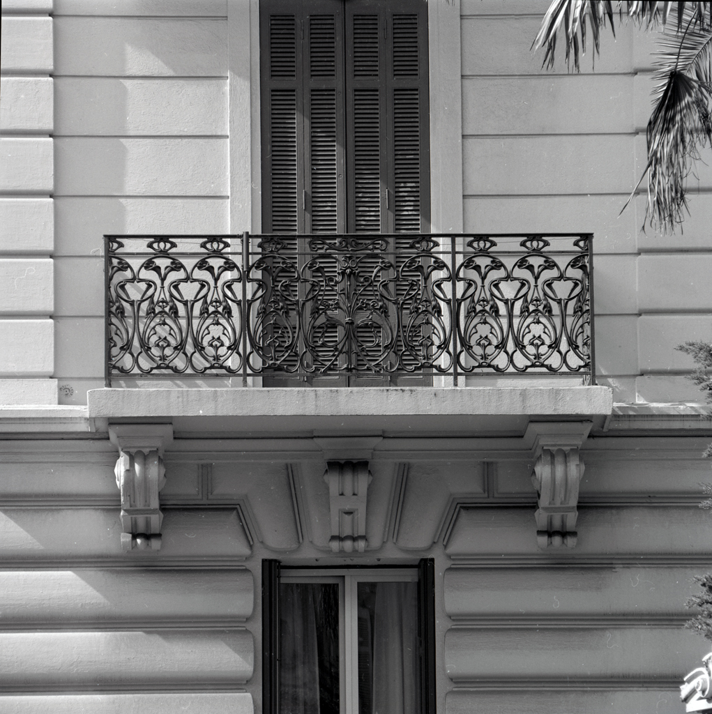 Façade sud-ouest. 2e niveau. Balcon.