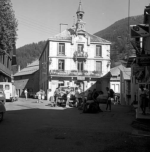 Vue de volume prise de l'ouest.