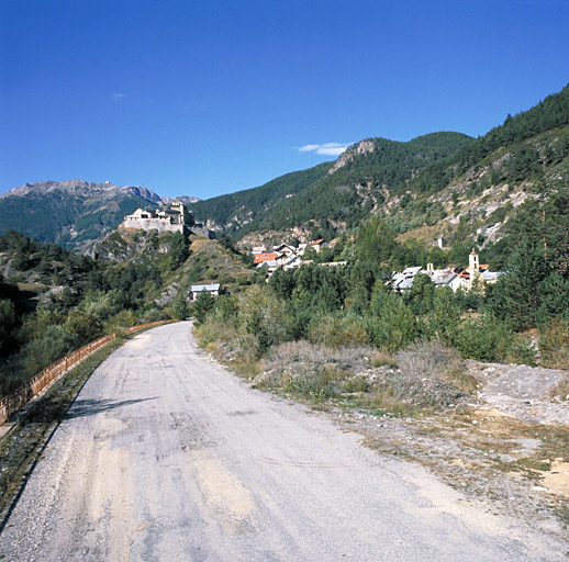 Château-Queyras vu de l'est.