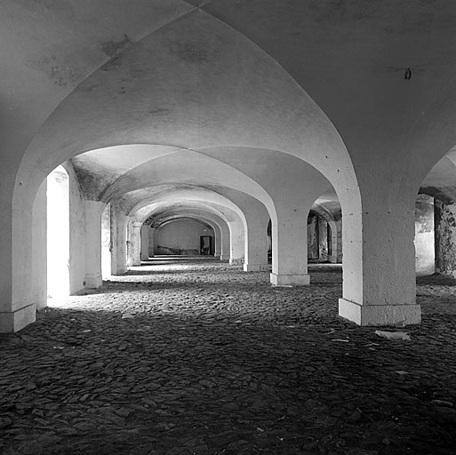 Bâtiment S. Rez-de-chaussée. Vue intérieure.