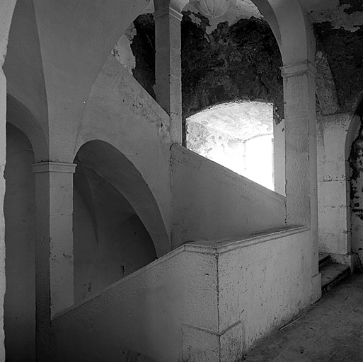 Bâtiment S (arsenal). Premier étage. Escalier.