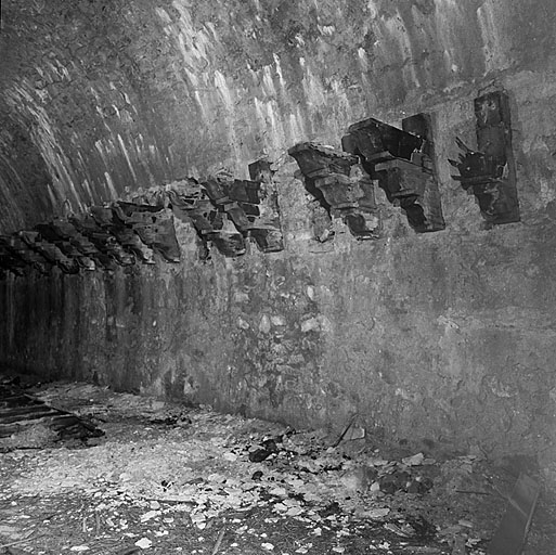 Magasin à poudre H. Intérieur. Corbeaux d'appui du plancher de l'étage intermédiaire.