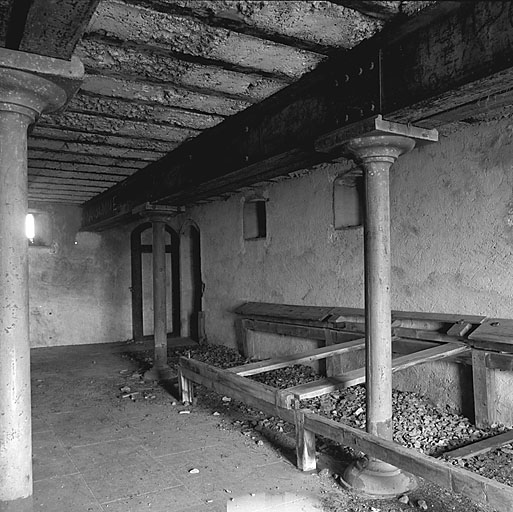 Local 9 (chambre de troupe). Vue intérieure. Au fond, porte d'accès au bastionnet 8.