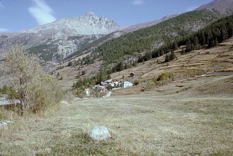 Vue de situation prise du sud-est.