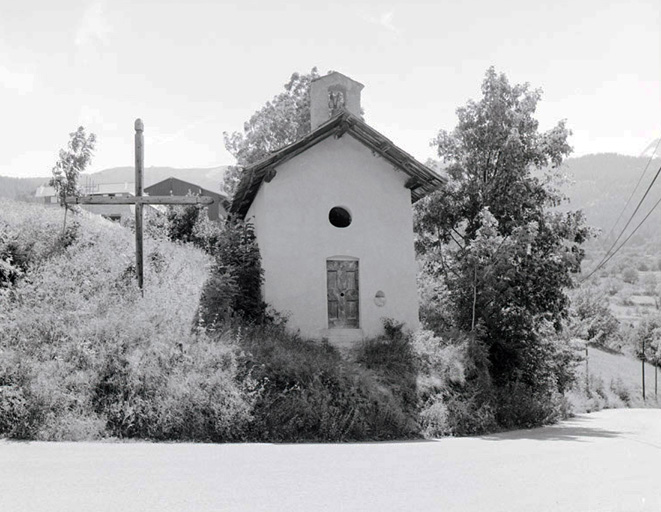 Façade antérieure. Vue de face.