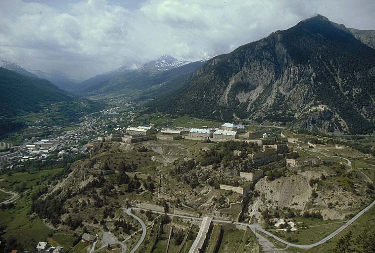 Vue d'ensemble prise du sud.