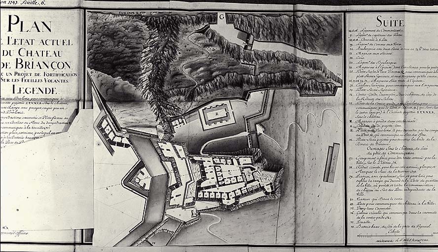 Plan de l'état actuel du château de Briançon avec un projet de fortification sur les feuilles volantes.