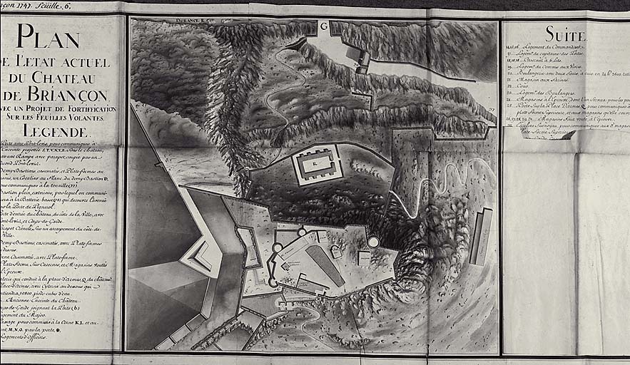 Plan de l'état actuel du château de Briançon avec un projet de fortification sur les feuilles volantes.