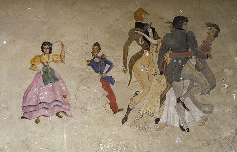 Caserne, chambre de troupe du rez-de-chaussée. Peinture murale : danseurs au temps de la Restauration.