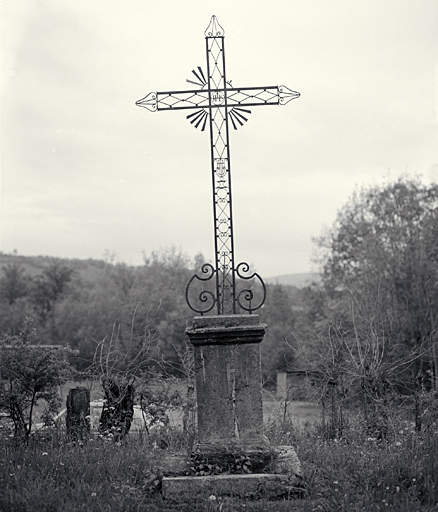 Croix monumentale. Vue générale.