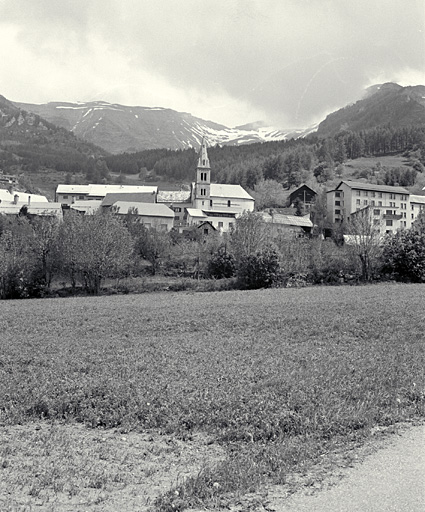 Vue de situation prise du sud.