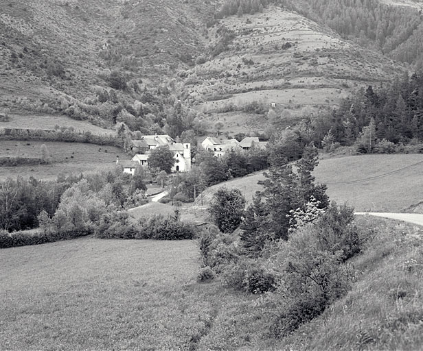 Vue de situation prise du sud.