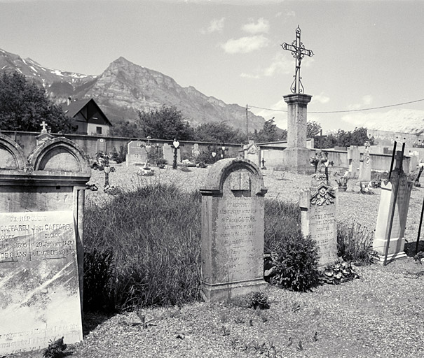 Vue générale des tombes.