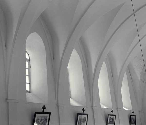 Le voûtement de la nef.