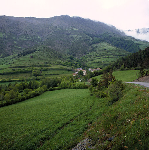 Vue de situation prise du sud.