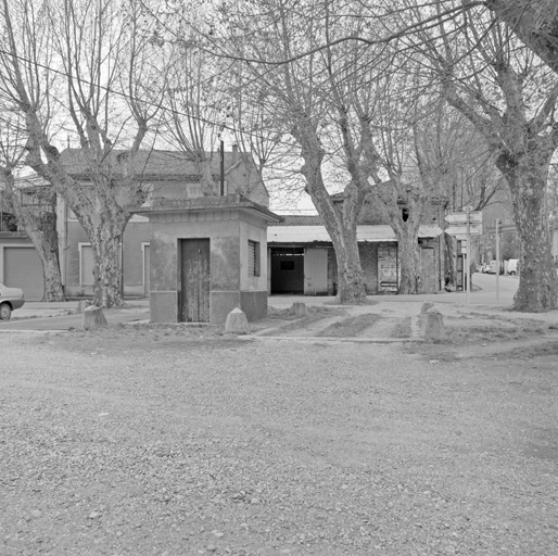 Le pont-bascule et sa cabine.