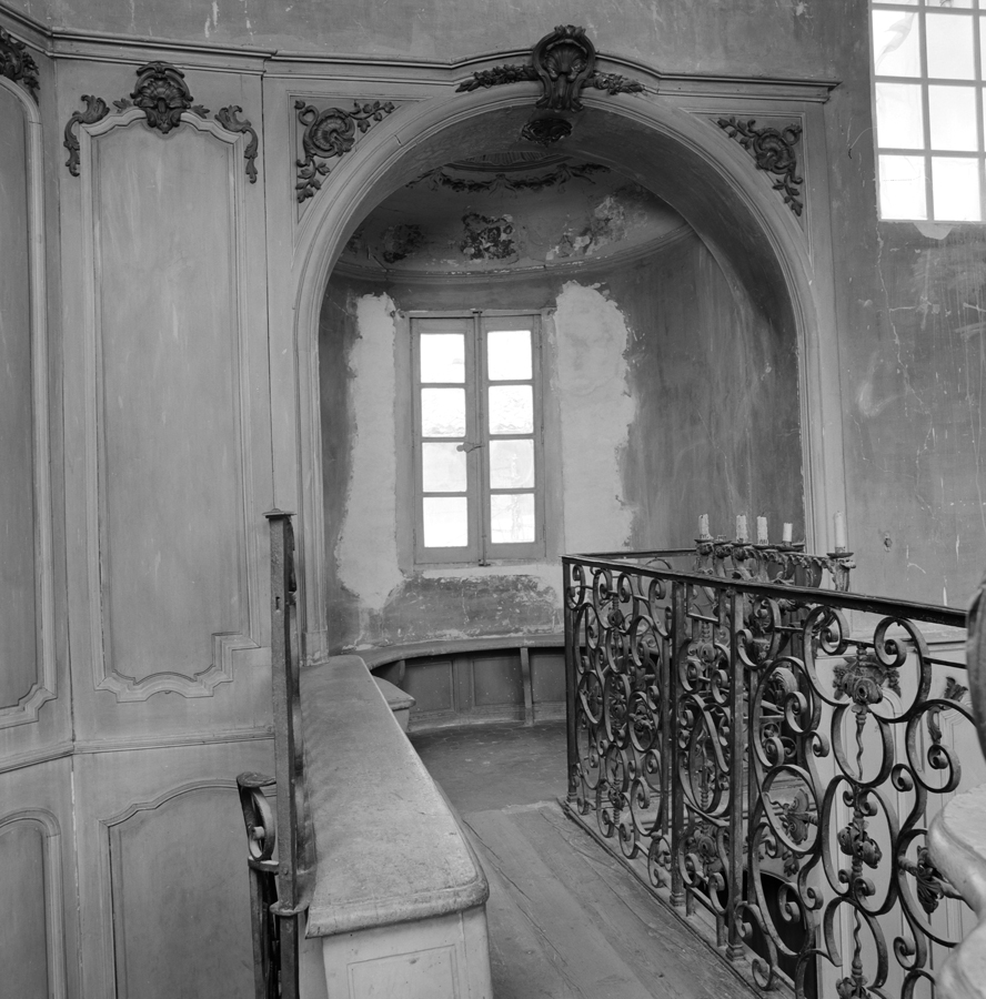 Vue d'ensemble du niveau supérieur de la tourelle prise depuis la tribune.