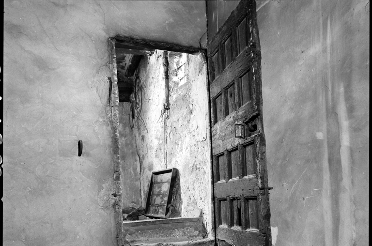 Porte des combles.