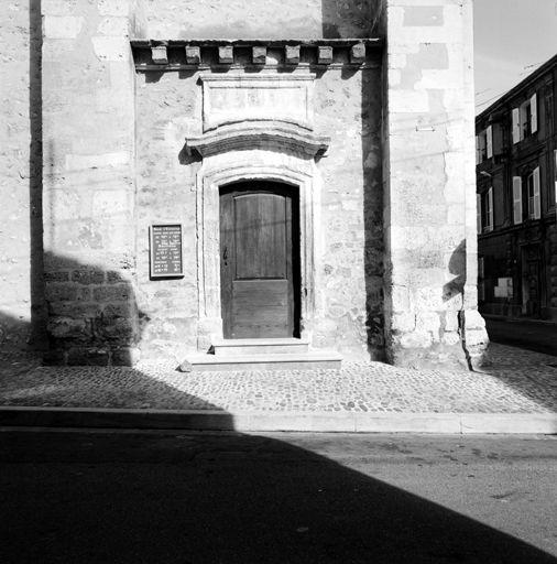 Porte latérale sud. ; Porte latértale sud.