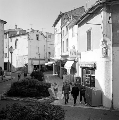 Rue de la République et début de la rue Lamartine. ; Vue de situation prise du nord est