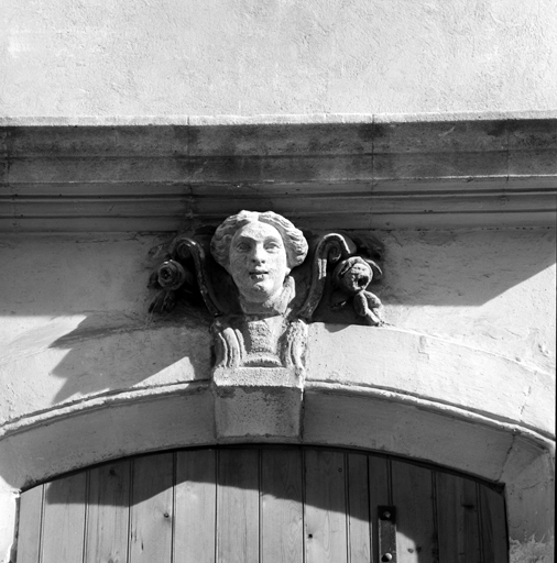 Mascaron de porte. ; Rue Lamartine. Maison parcelle 161, ilôt 56. Mascaron de porte