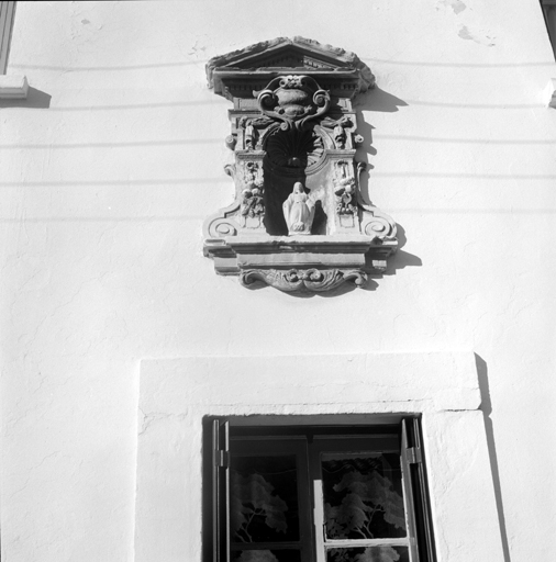 Niche sculptée.
