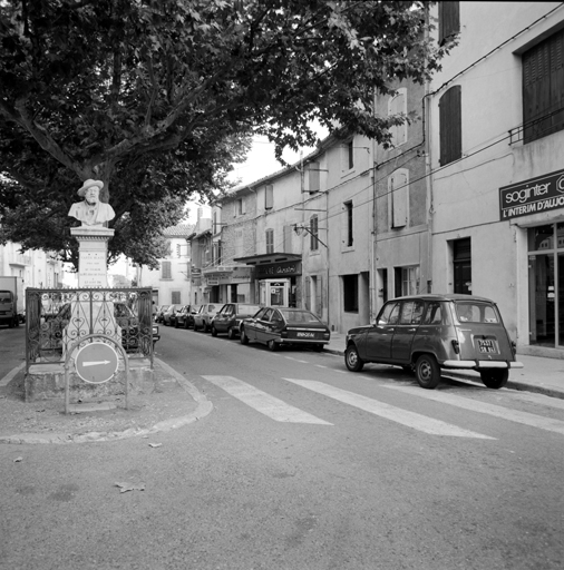 Rue Waldeck-Rousseau. Alignement ouest.