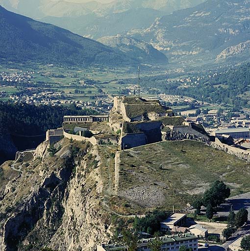 Vue rapprochée prise du fort des Salettes.