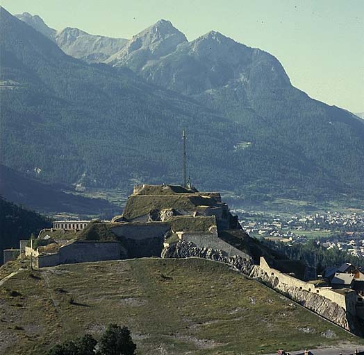 Le château vu des Salettes.