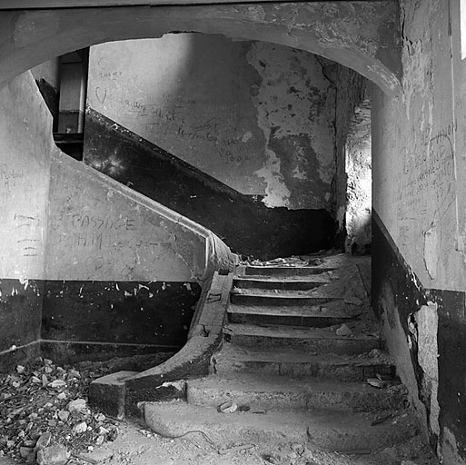 Bâtiment D (gouvernement). Escalier.