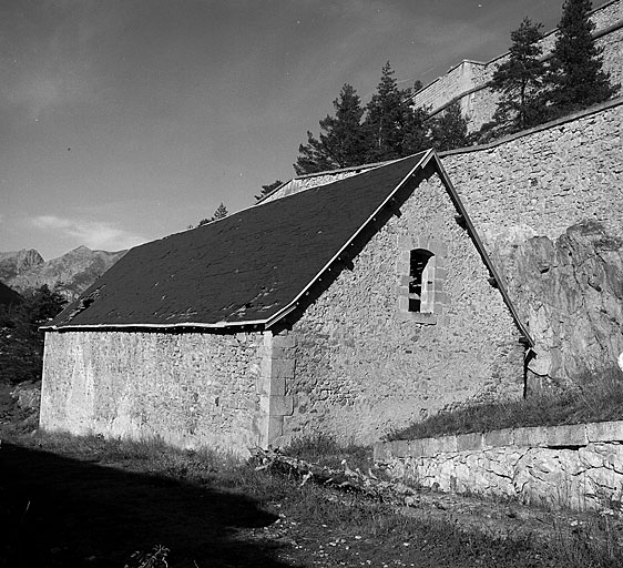 Fort Bas. Bâtiment C (magasin du génie). Pignon sud.