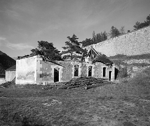 Corps de garde Y. Façade sud.