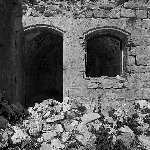 Abri d'éclairage. Entrée du local 1.