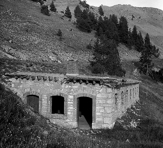 Baraquements de la Cochette. Baraque i. Ensemble vu de l'ouest.