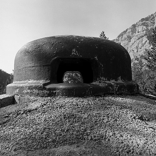 Groupe du col de l'Echelle. Ouvrage 971-972. Cloche cuirassée pour mitrailleuses. Vue d'ensemble.
