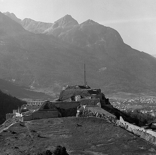 Le château vu des Salettes.
