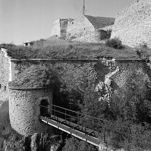 Château bas. Saillant nord-est. Batterie 7 et tour basse de flanquement.