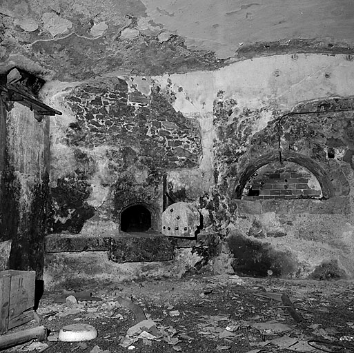 Masque B. Rez-de-chaussée. Local 1. Four à pain.
