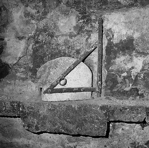 Masque B. Rez-de-chaussée. Local 1. Détail de la porte du four.
