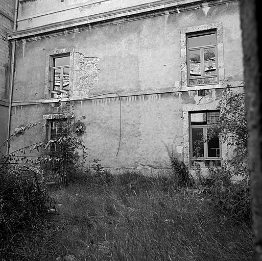 Caserne A. Façade sur cour.