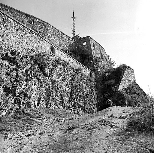 Front ouest. Saillant 1. Vue extérieure.