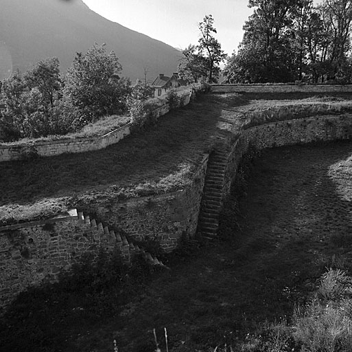 Enceinte de ville. Front ouest. Escalier d'accès au saillant 83 (contregarde).